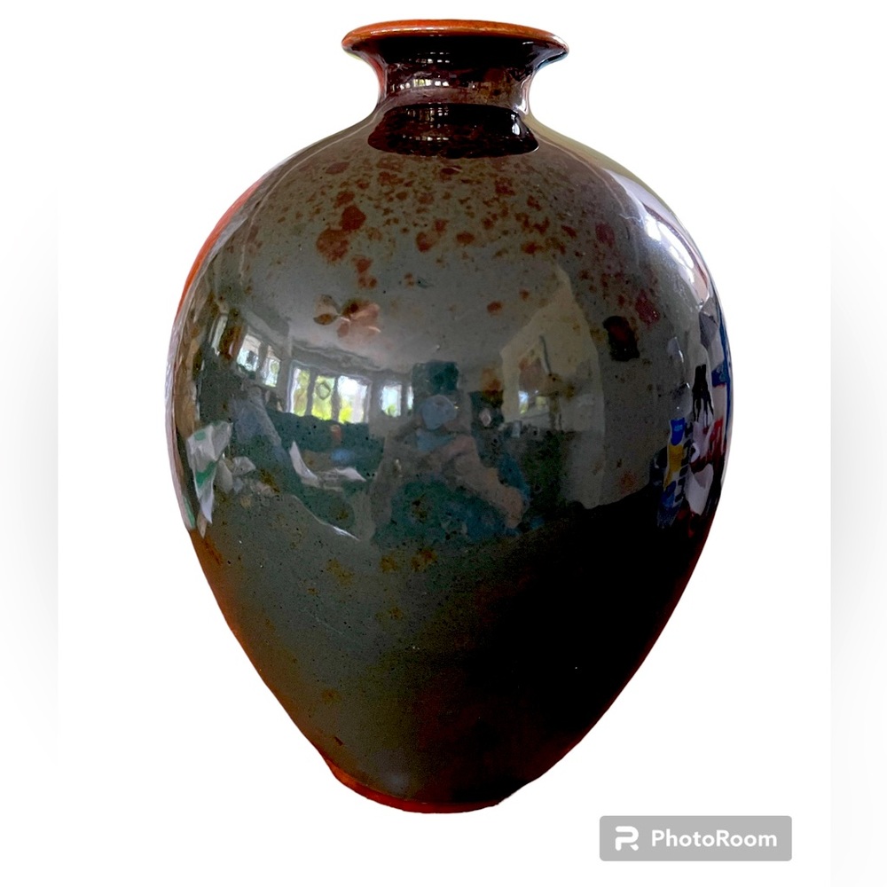 Dark Green w/ Rust & Brown color accents. Beautiful shape. 10”Hx7”W NEW (other)